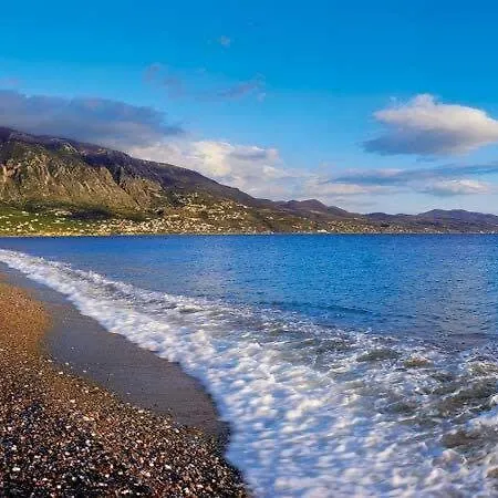 Tatil Evi Cozy Flat On The Main Square, 10min To The Sea Kalamata