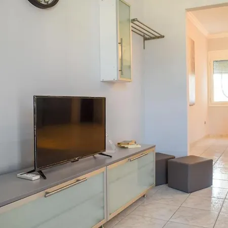 Cozy Flat On The Main Square, 10min To The Sea