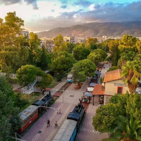 Tatil Evi Cozy Flat On The Main Square, 10min To The Sea Kalamata