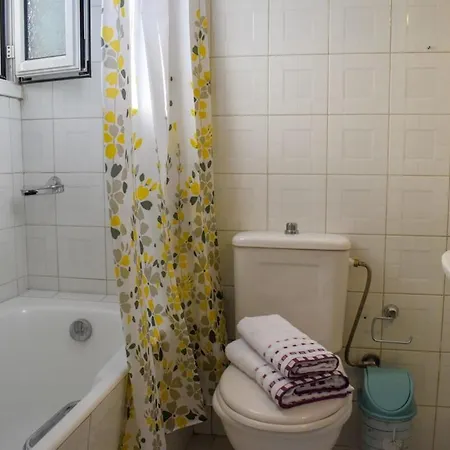Cozy Flat On The Main Square, 10min To The Sea Kalamata