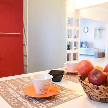 Cozy Flat On The Main Square, 10min To The Sea