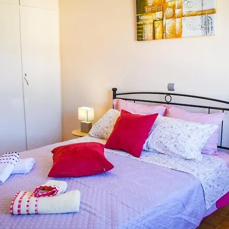 Cozy Flat On The Main Square, 10min To The Sea *