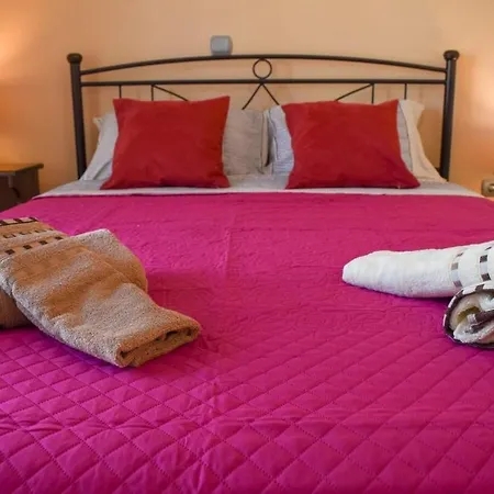 Cozy Flat On The Main Square, 10min To The Sea Kalamata