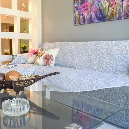 Cozy Flat On The Main Square, 10min To The Sea *