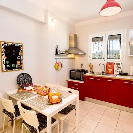 Cozy Flat On The Main Square, 10min To The Sea Calamata