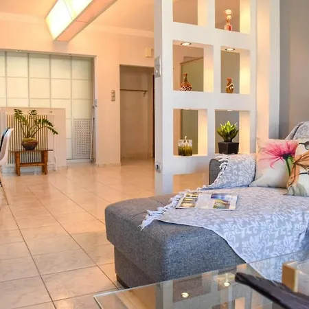 Cozy Flat On The Main Square, 10min To The Sea