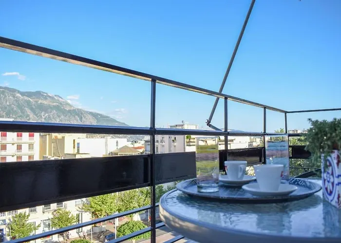 Cozy Flat On The Main Square, 10min To The Sea * Kalamáta