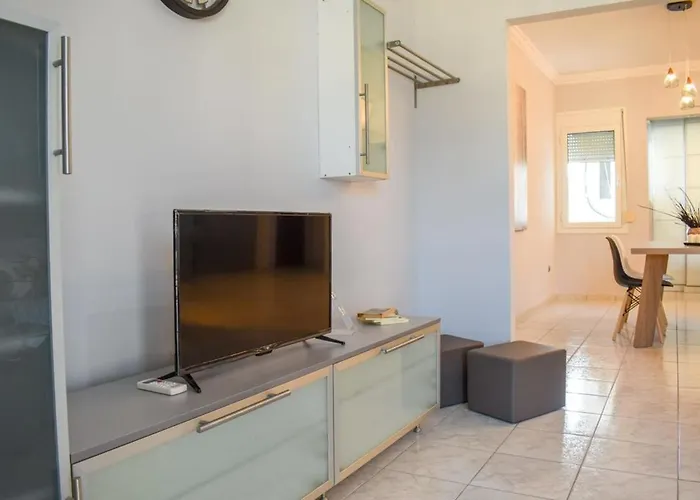 Cozy Flat On The Main Square, 10min To The Sea