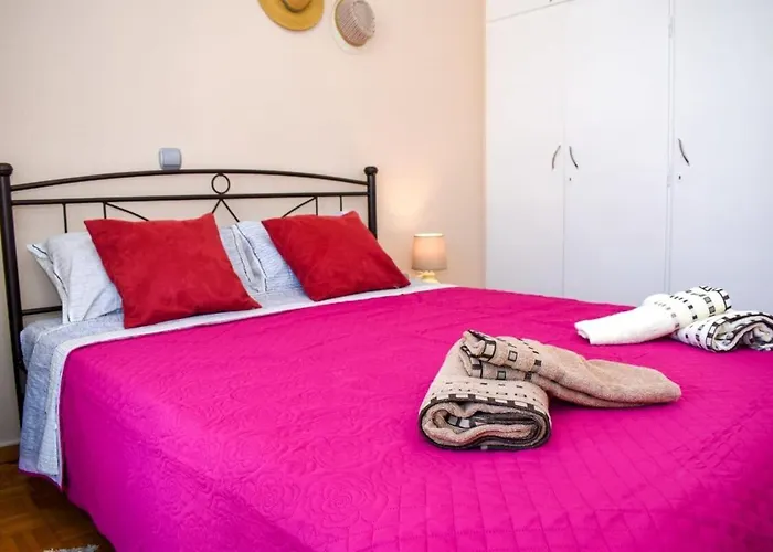 Cozy Flat On The Main Square, 10min To The Sea Vakantiehuis Kalamáta