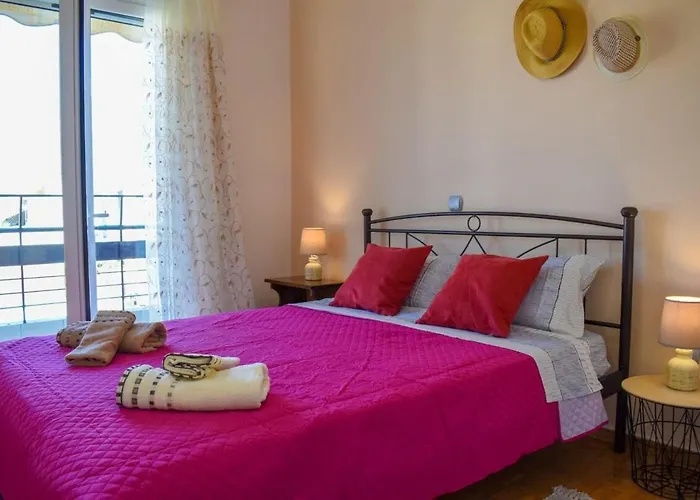 Cozy Flat On The Main Square, 10min To The Sea Vakantiehuis