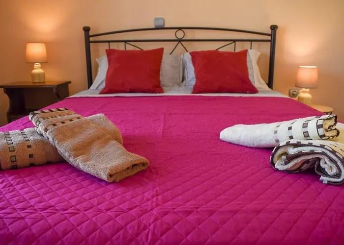 Cozy Flat On The Main Square, 10min To The Sea Kalamáta