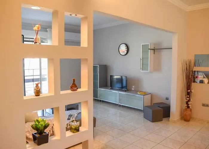 Cozy Flat On The Main Square, 10min To The Sea * Kalamáta