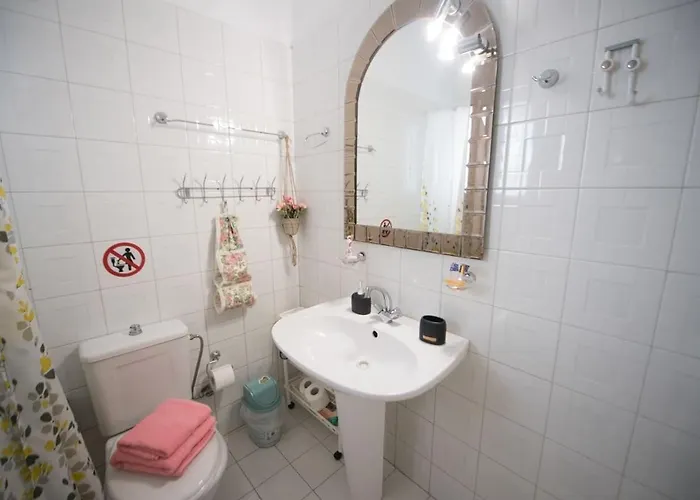 Vakantiehuis Cozy Flat On The Main Square, 10min To The Sea *