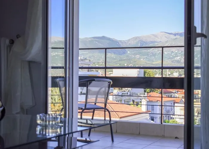 Cozy Flat On The Main Square, 10min To The Sea Vakantiehuis Kalamáta